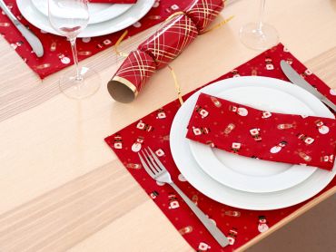 Red Santa Snowmen & Reindeer Christmas 100% Cotton Fabric Placemat 