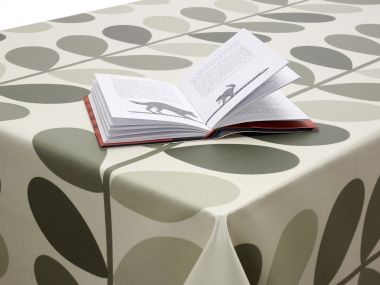 Rectangular Oilcloth PVC Wipe Clean Tablecloth 140cm x 180cm 55x70 Polka Dot Grey Light 