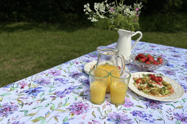 What is an Outdoor Tablecloth?